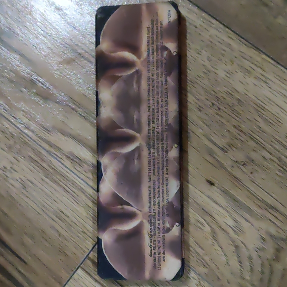 Brand new NAKED RELOADED EYESHADOW PALETTE - Picture 3 of 3